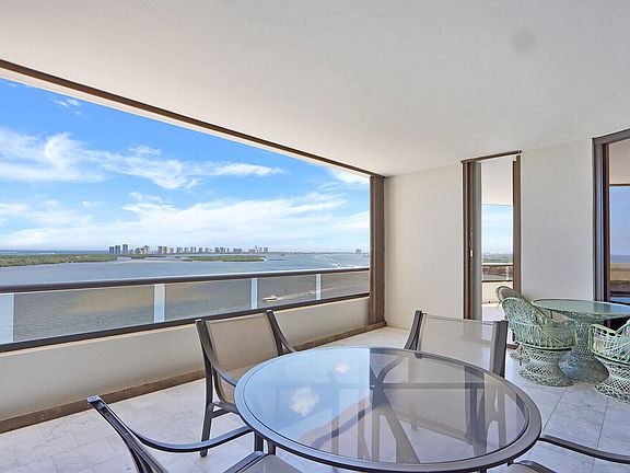 4th image of 100 Lakeshore Dr APT 1457