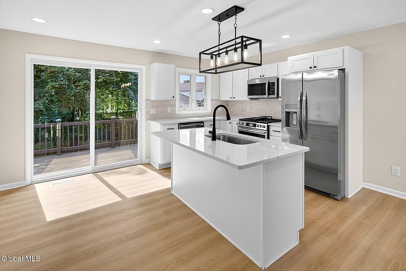 5th image of 10 Harris Road