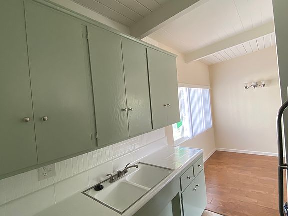 3rd image of 3048 Livonia Ave APT 14