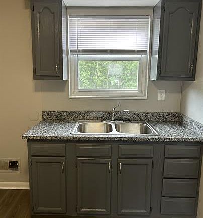 4th image of 4809 Saddlebrook Ln #4