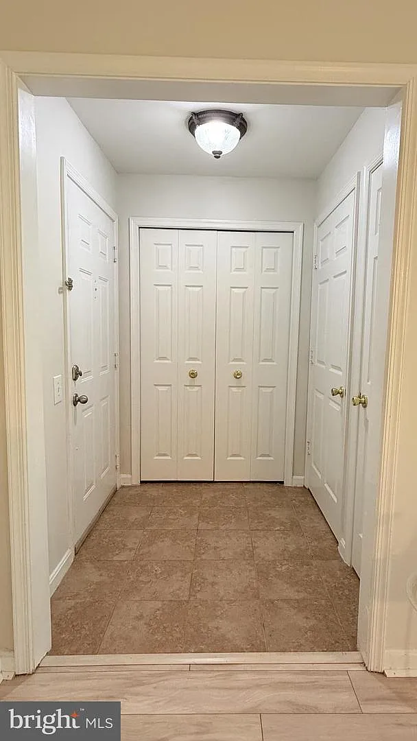 2 bed, 1045 sqft, $2,100 — Photo 3