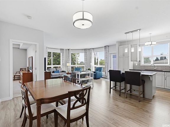 3rd image of UNIT 310-1025 Moss AVENUE