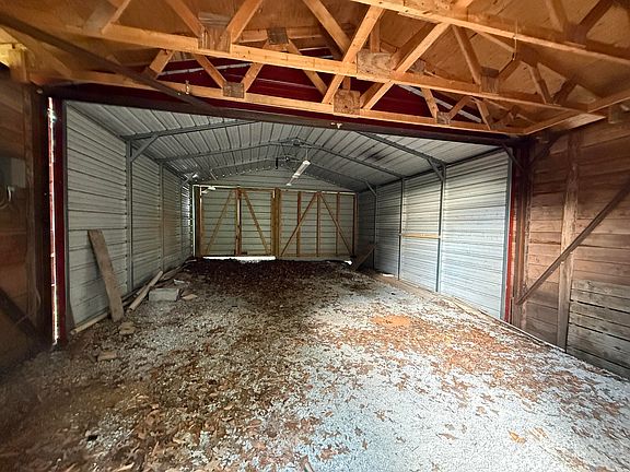4th image of 305 Hunters Paradise Rd