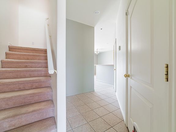 5th image of 1933 Hollyhock Cir