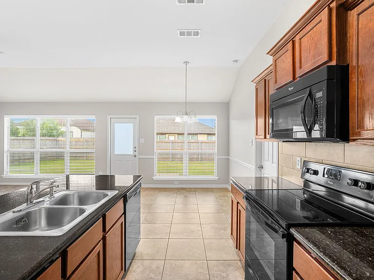 7925 Fieldstone Dr — Photo 9