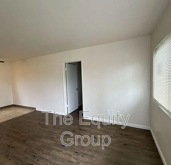 331 E Elm St #1 — Photo 4
