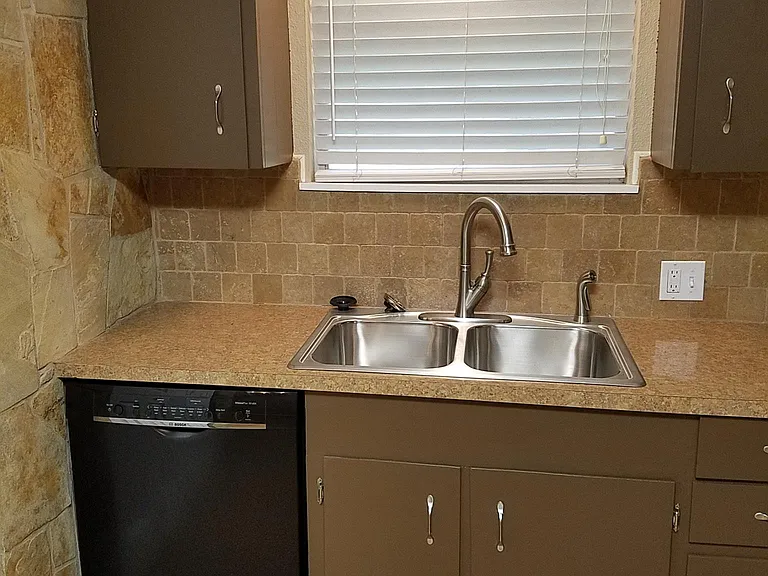 1312 Lafayette Dr — Photo 6