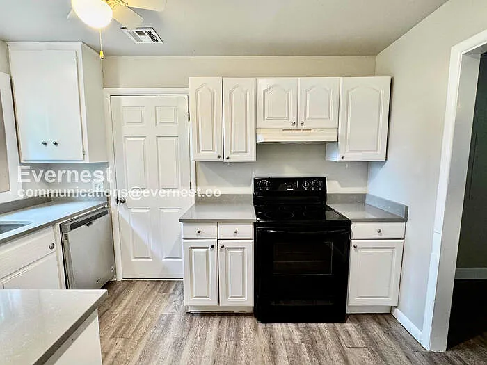 802 N Birch St — Photo 4