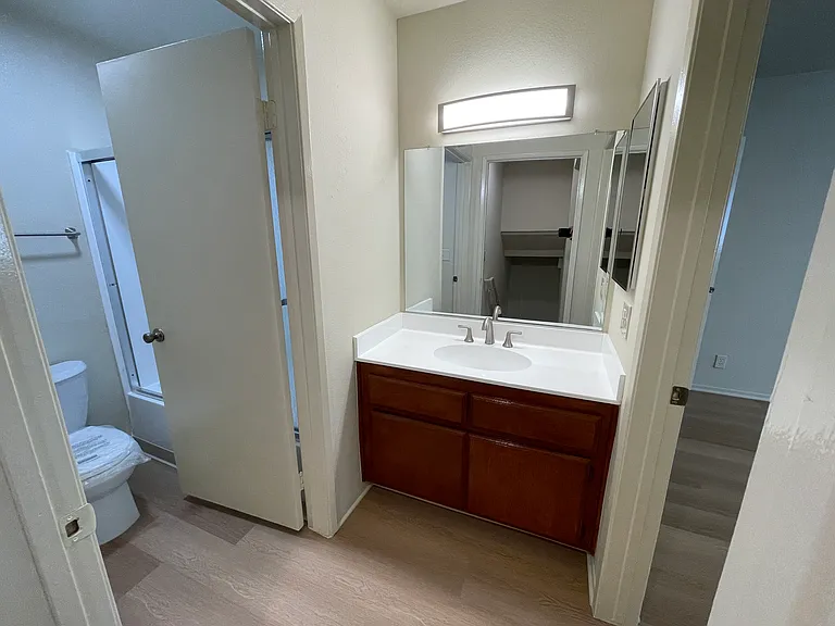 11748 Courtleigh Dr — Photo 11