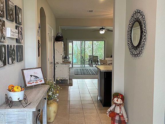 3rd image of 10938 Haws Ln