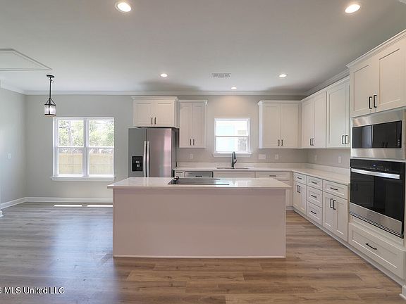 2nd image of 166 Daisy St