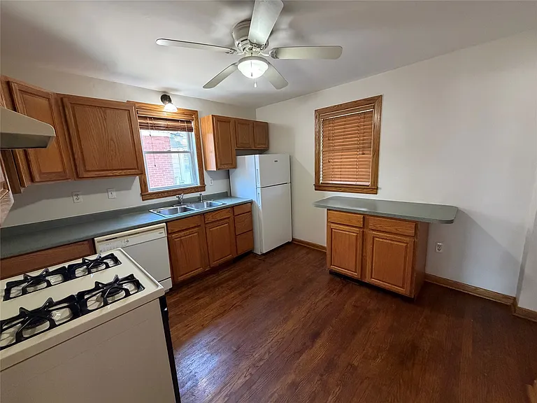 522 E 33rd St — Photo 13