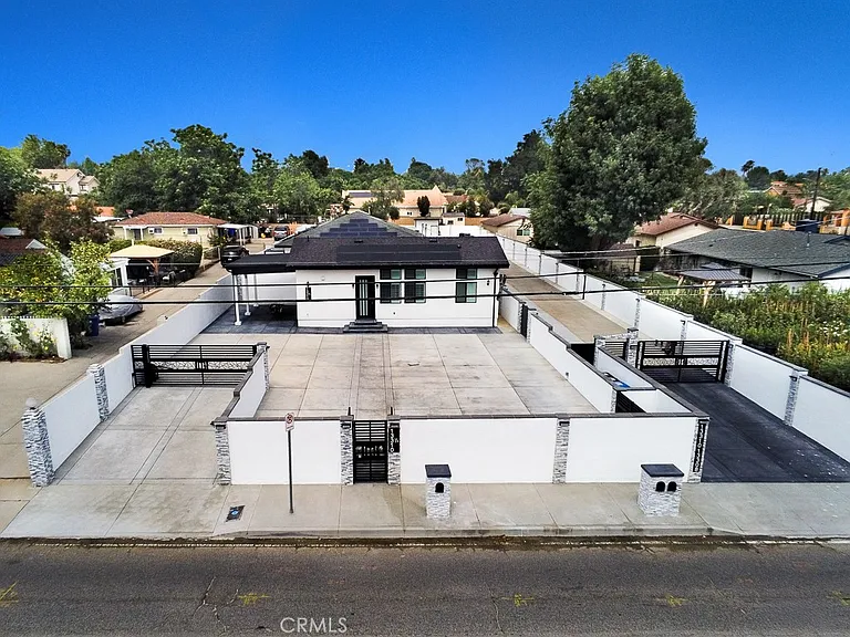 13310 1/2 Glenoaks Blvd — Photo 4