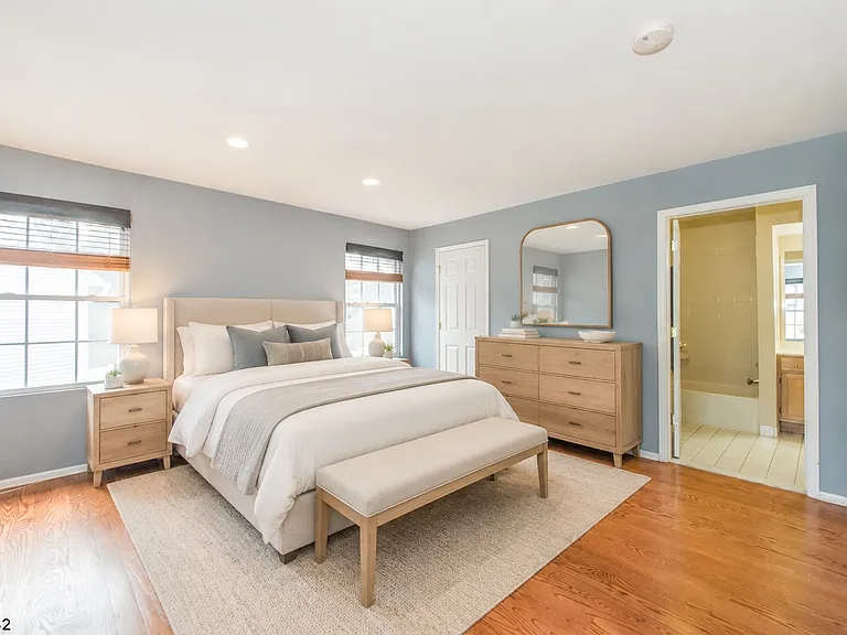 24 Angela Way — Photo 8