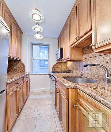 3rd image of 110 E 87th St APT 6D