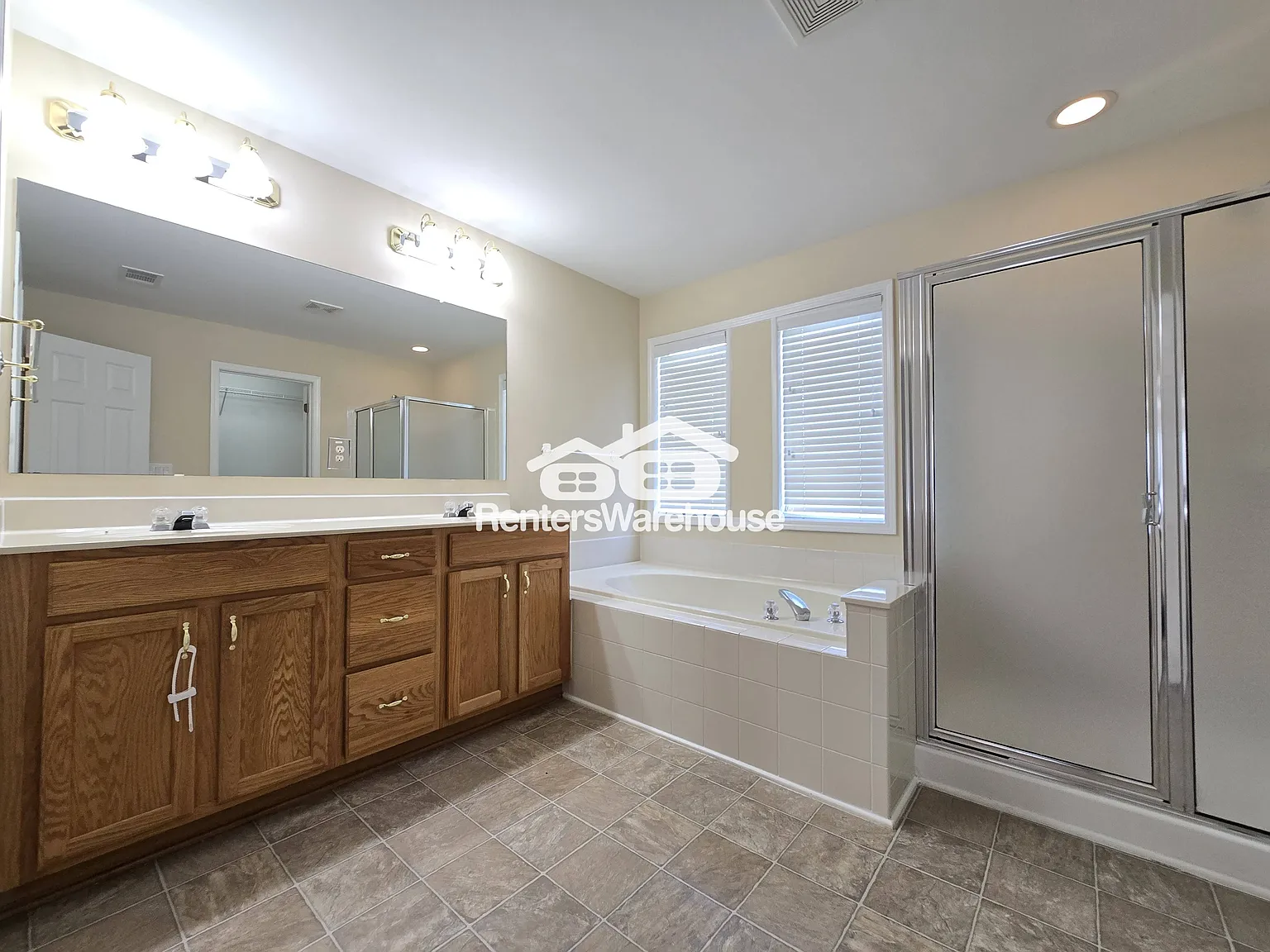 Spacious 4-Bedroom Home in a Desirable Swim, Tennis & Lake Community! — Photo 4