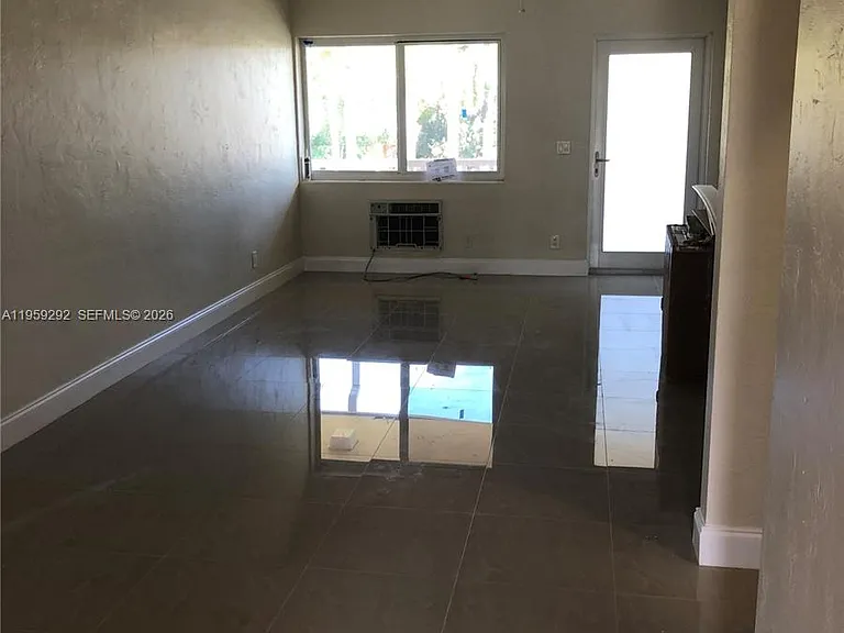 600 Layne Blvd #208 — Photo 1