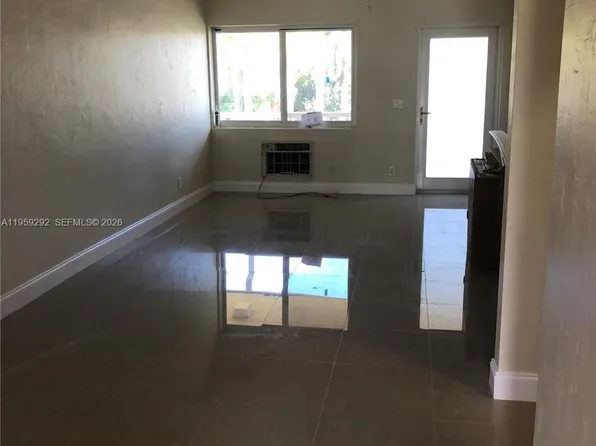 600 Layne Blvd APT 208, Hallandale, FL 33009