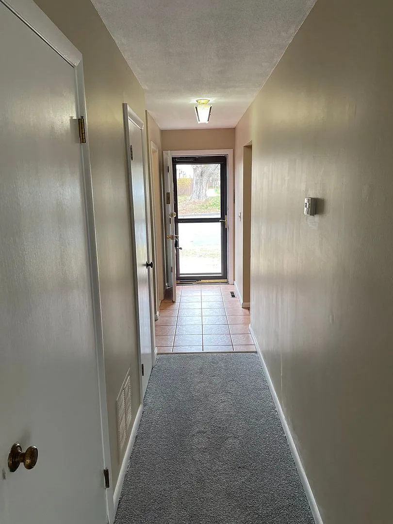 Professional Bloomfield Village Condo — Photo 2