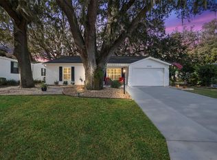 25725 Oak Aly, Leesburg, FL 34748