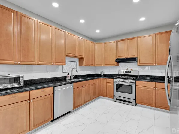 304 Moonlight Dr, Piscataway, NJ 08854