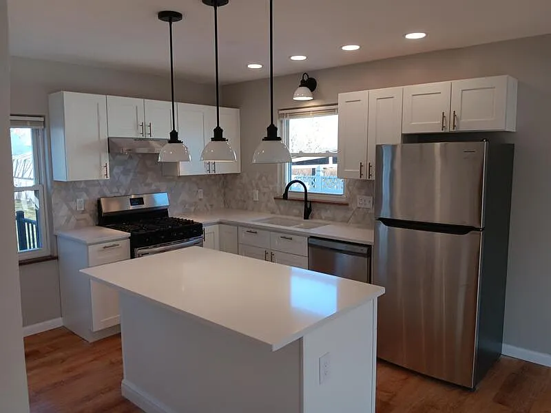 3 bed, 2.0 bath, 1500 sqft, $1,950 — Photo 1