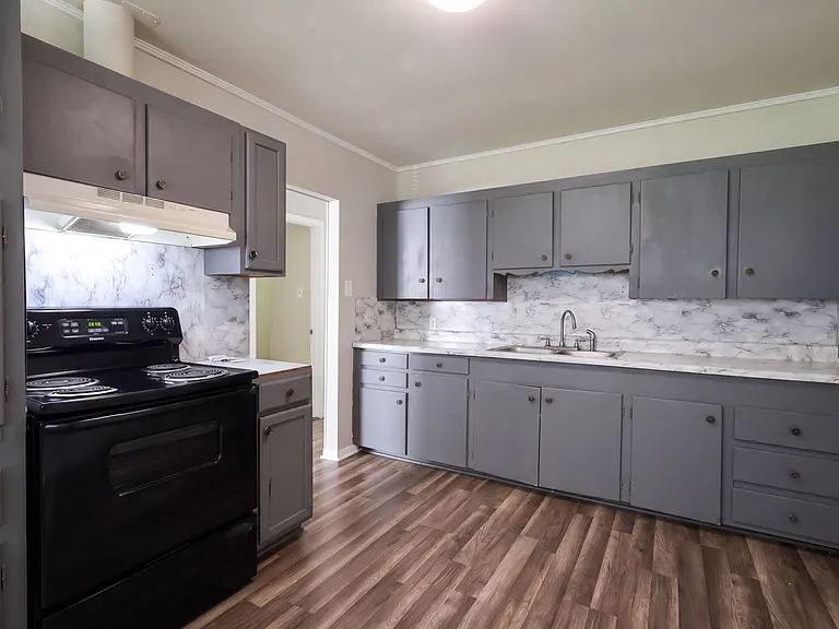 9442 Normandie Dr — Photo 3