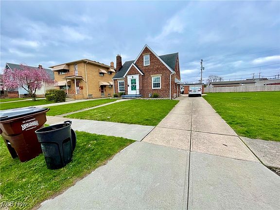 3rd image of 3437 Parklane Dr