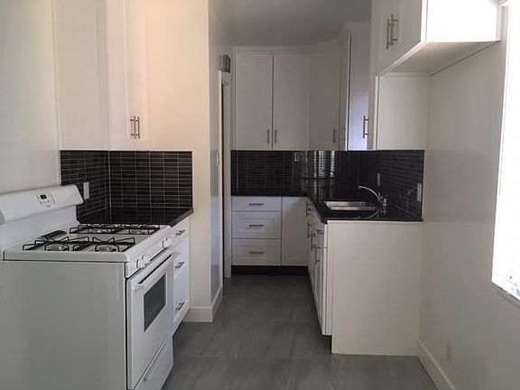 3rd image of 442 Riverdale Dr