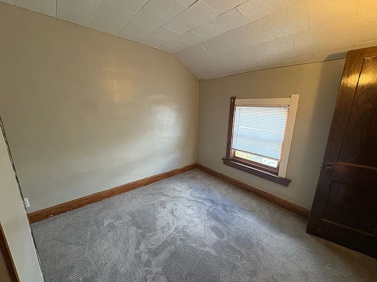 1489 Berdan Ave — Photo 10