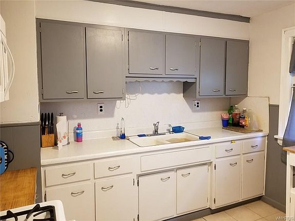 5th image of 228 Stillwell Ave