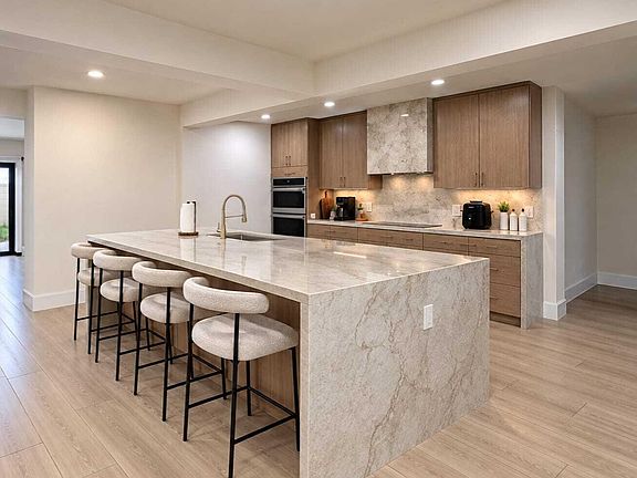 2nd image of 202 SW 52nd Avenue
