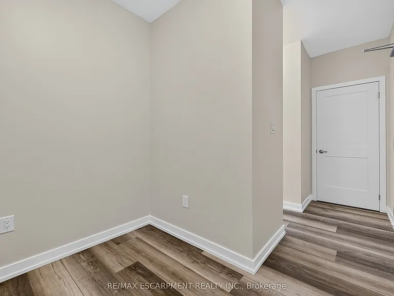 460 Dundas St E #522 — Photo 33