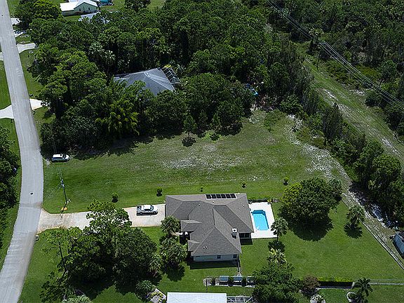 2nd image of 4403 Redwood Drive