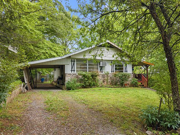3rd image of 185 Trinity Ln
