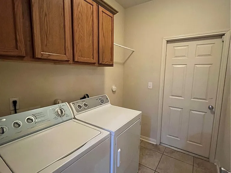 2545 Las Brisas St — Photo 36