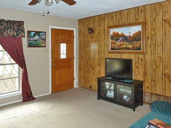 2nd image of 208 Valley Oak Dr