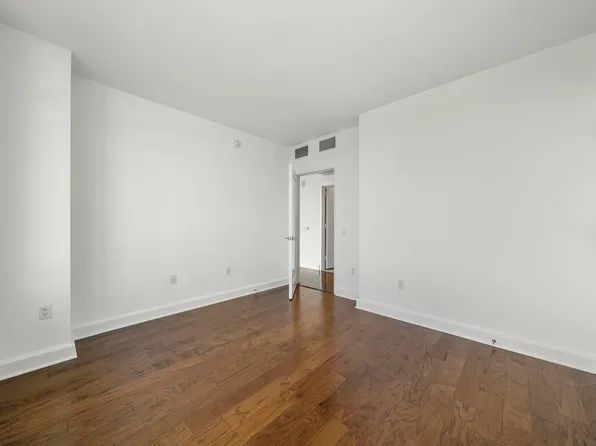 8100 River Road image 16 of 17