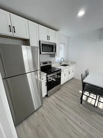 1 bed, 403 sqft, $2,095 — Photo 2
