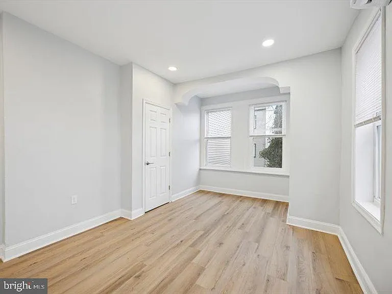 2253 N Delhi St — Photo 14