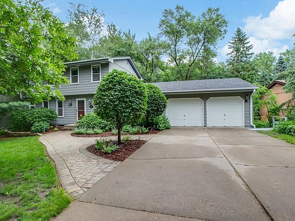 2nd image of 429 Birchwood Ct