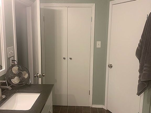 2nd image of 4404 Lennox Dr