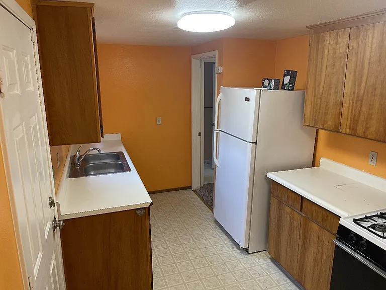 1092 Humboldt Ave — Photo 11