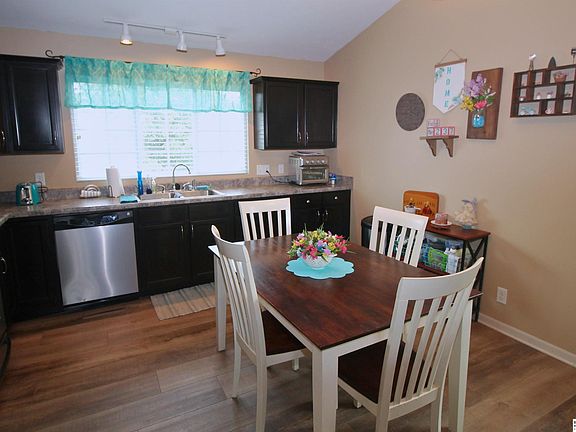 4th image of 21006 Paradise Dr
