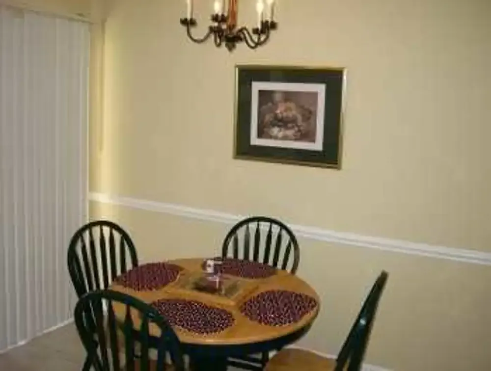 Oakmont Square Apartments — Photo 3