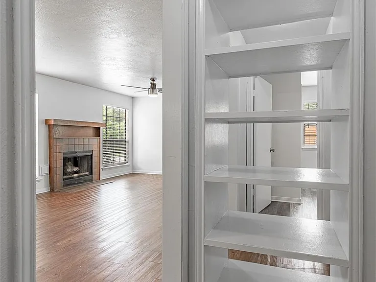 2402 Sycamore Ave #E1 — Photo 18