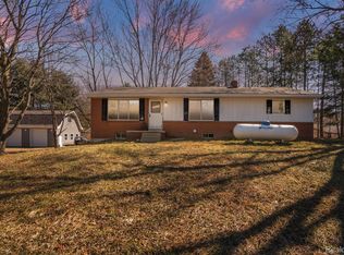 10050 Hyne Rd, Brighton, MI 48114