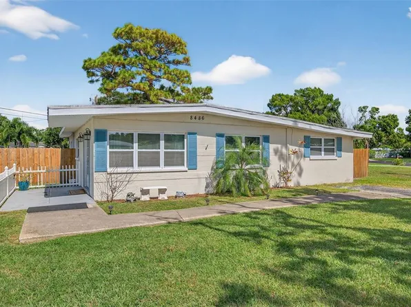 8486 Pelican Ln, Seminole, FL 33777