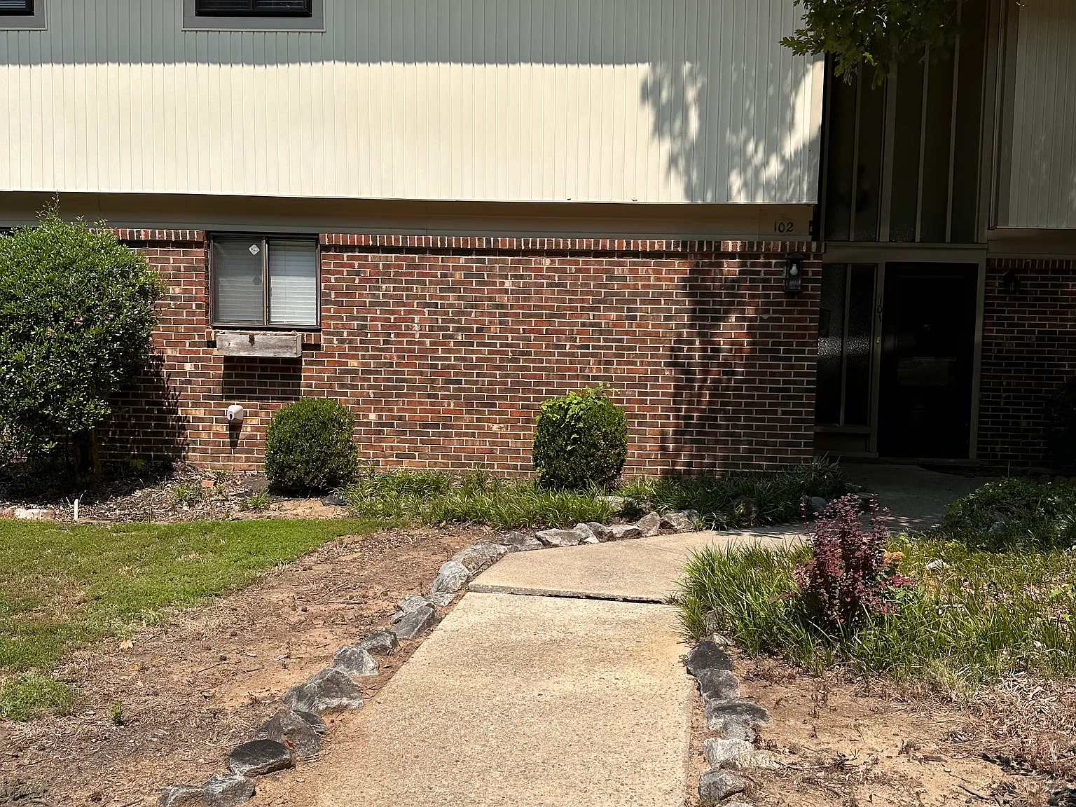 2 bed, 2.5 bath, 1400 sqft, $1,450 — Photo 2