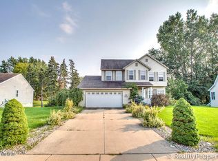 1566 Maple Hollow St SE, Kentwood, MI 49508